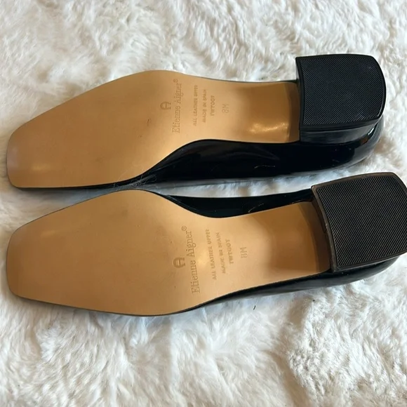 NWOT Etienne Aigner short heels - Picture 4 of 5